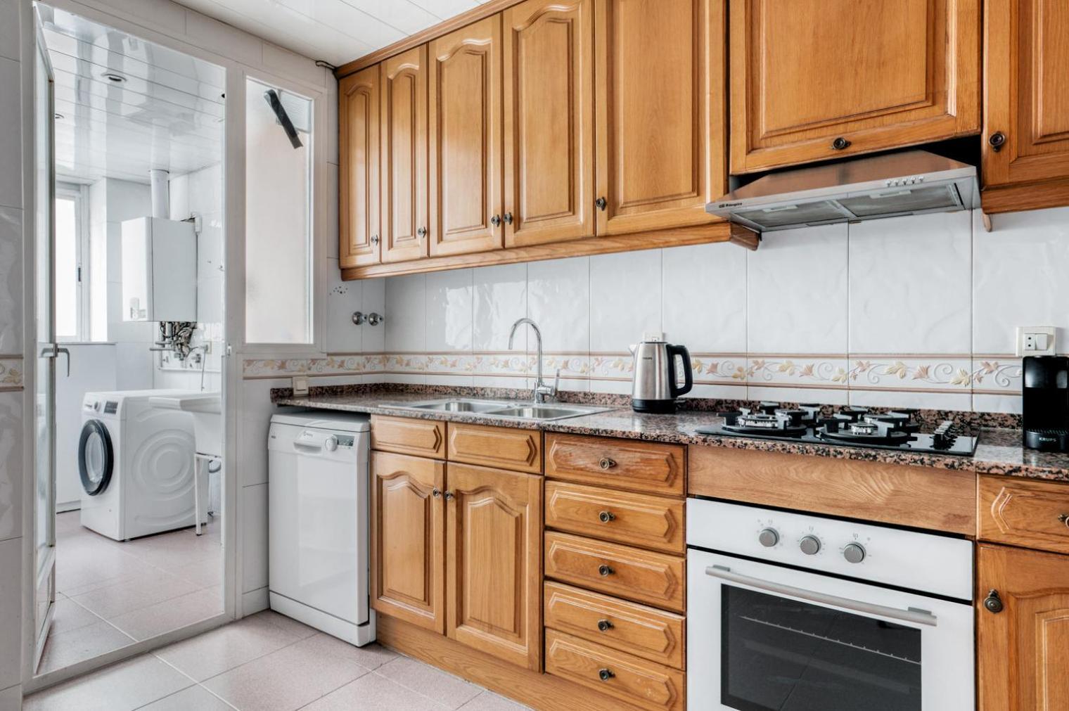 Galvany 3br W Balcony Bcn-98 Appartement *